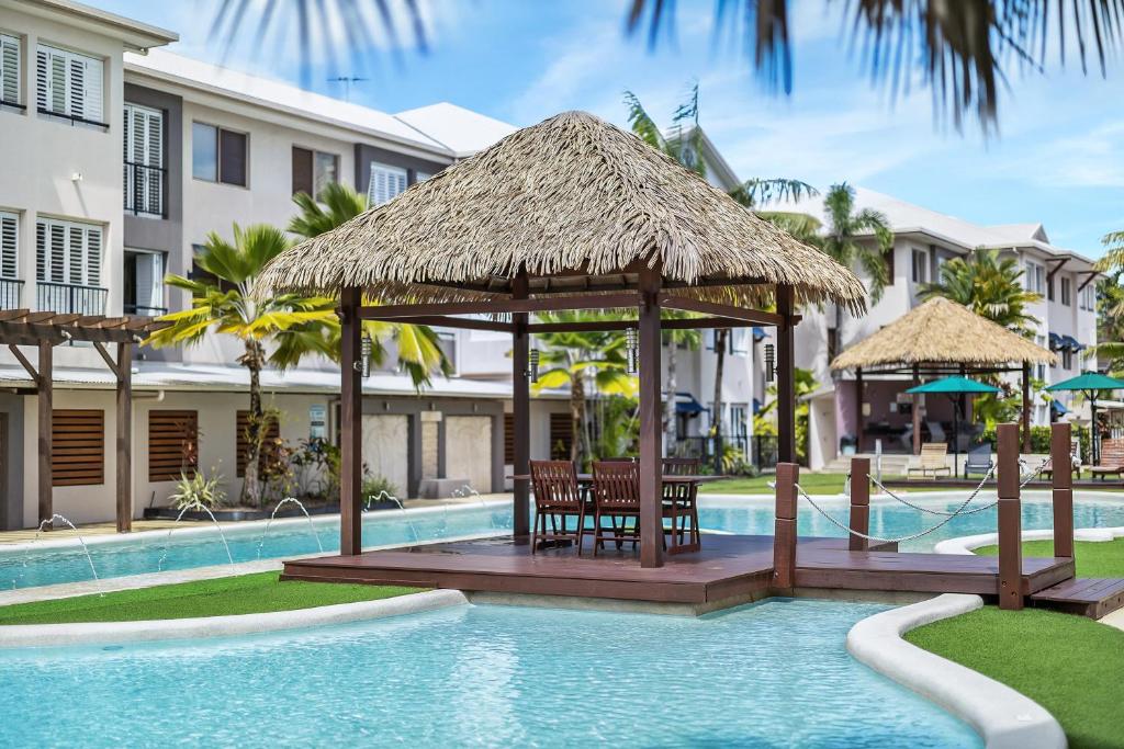 Little Palm- 2 Bedroom Tropical Escape - Tap to explore photos