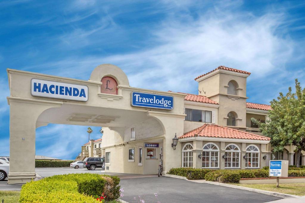Travelodge by Wyndham Costa Mesa Newport Beach Hacienda image