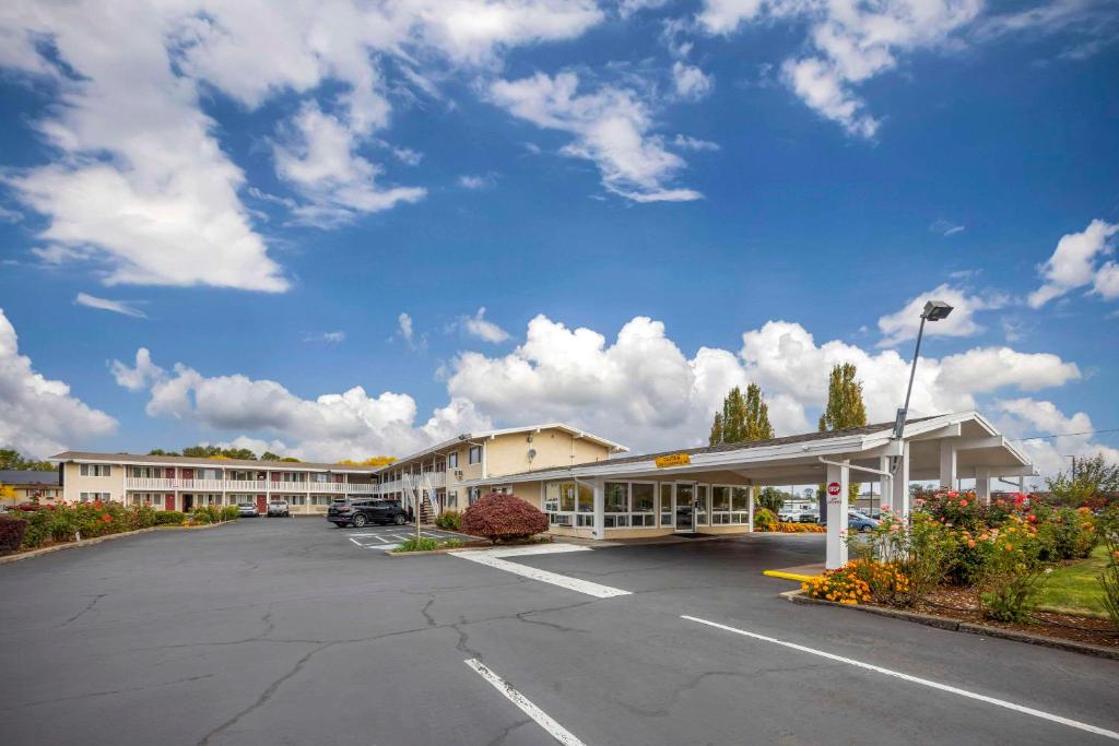 Rodeway Inn image