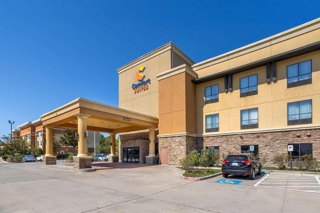 Comfort Suites Old Town Spring image
