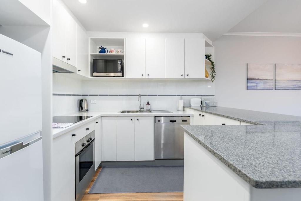 Modern and Homely 2BR Burke Crescent Apartment - Hosted by Canstay photo 3