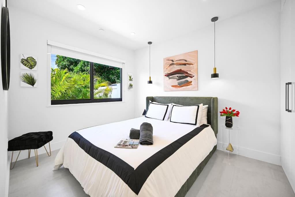 Stylish Oasis in Design District, Near Wynwood - Tap to explore photos