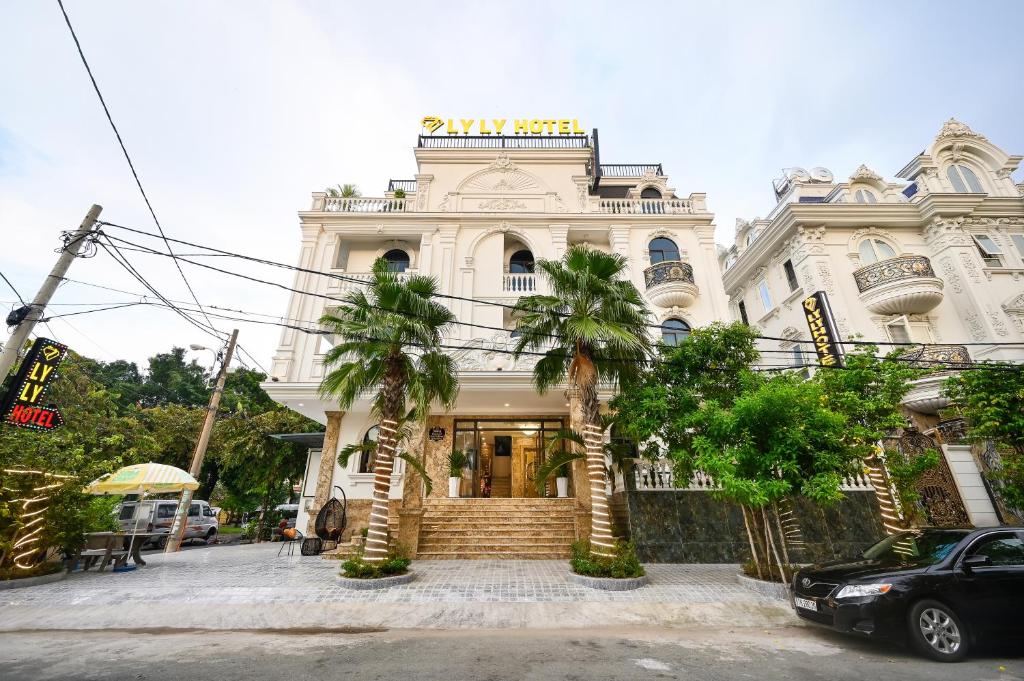 Ly Ly Hotel 2