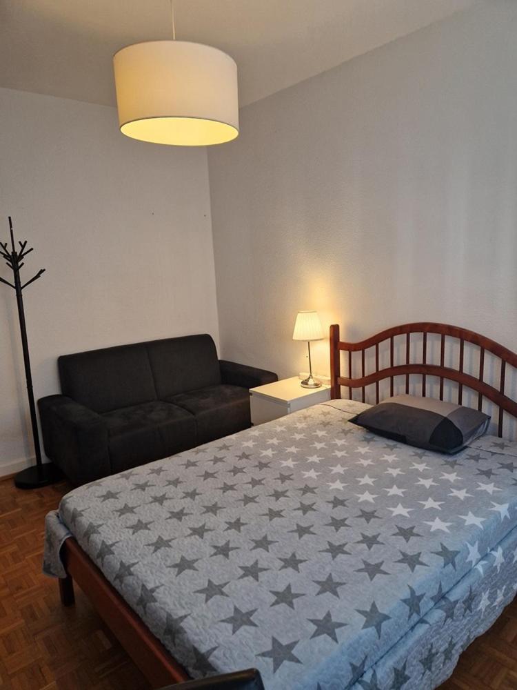 Room in Shared Apartment Geneva - Tap to explore photos