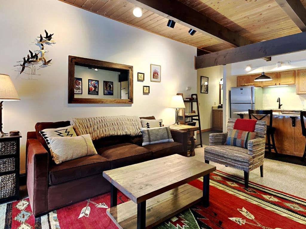 Timberline Condominiums 1 Bedroom Deluxe Unit B2F image
