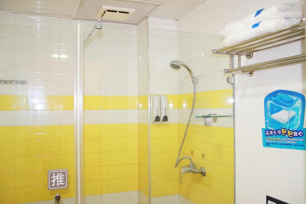 7Days Inn Foshan Jiangwan Overpass Foshan College photo 4