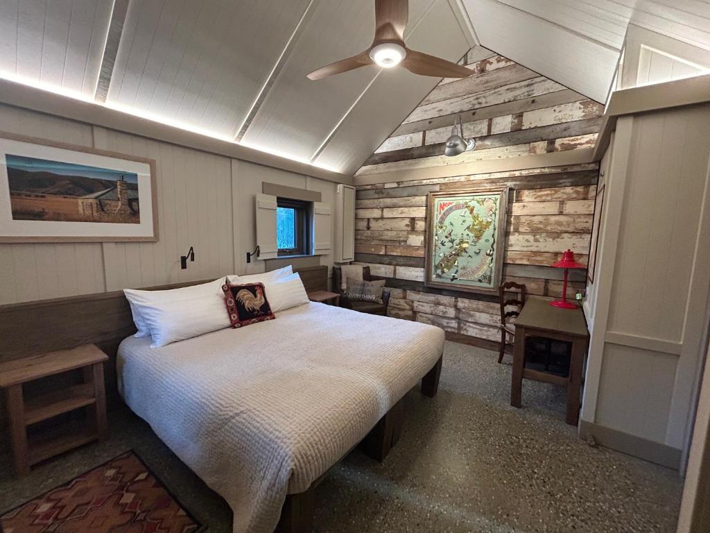Headwaters Glenorchy Eco Lodge - Tap to explore photos