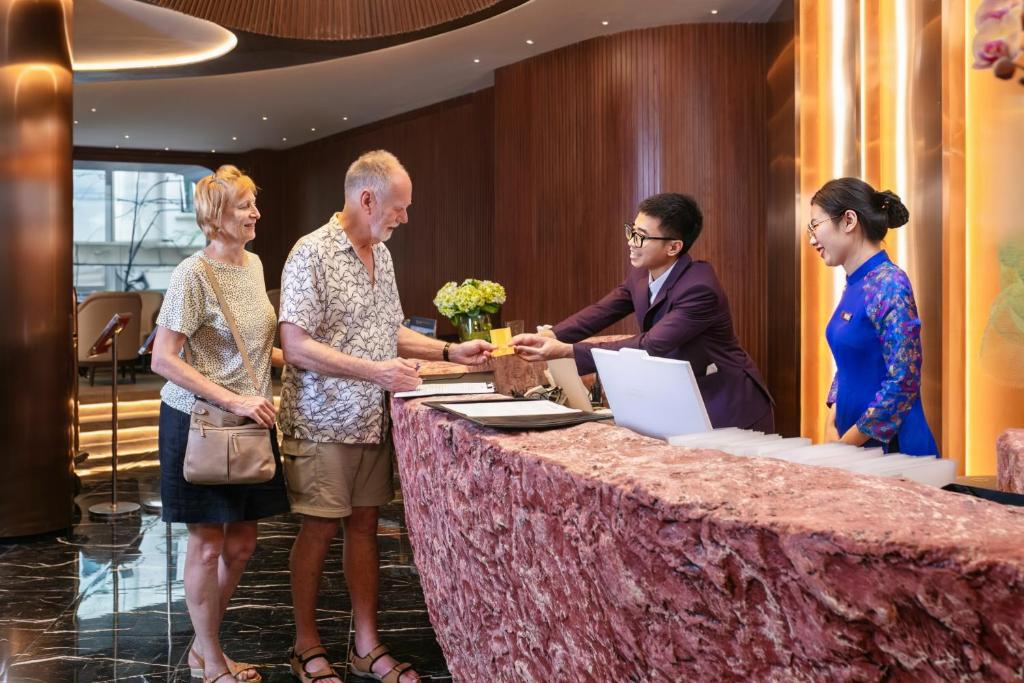 May De Ville Corner Hotel