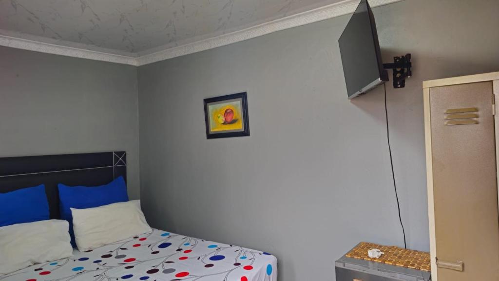 Cute and compact studio, Germiston