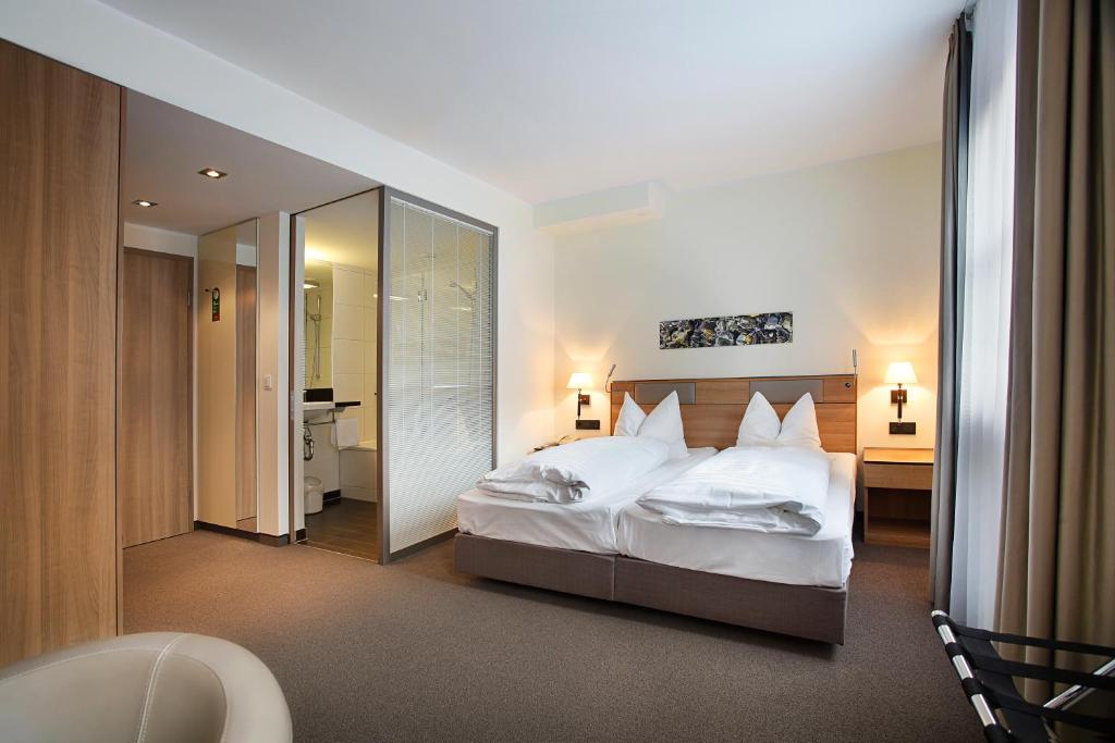 Двухместный (Улучшенный двухместный номер с 1 кроватью), Hotel Am Jakobsmarkt