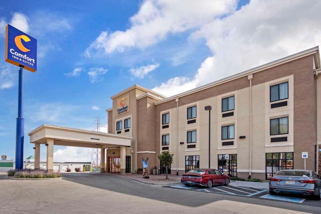 Comfort Inn & Suites image