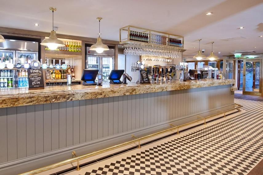 The Queen Hotel Wetherspoon photo 2