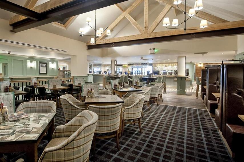 The Queen Hotel Wetherspoon photo 3