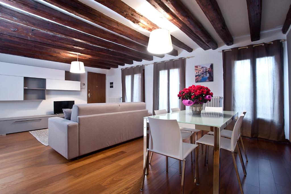 Good Wine Apartments