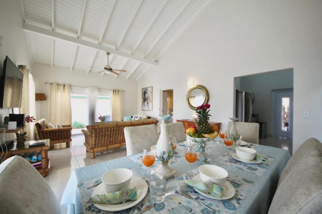 Beija Flor Entire home in Oranjestad, Aruba photo 3