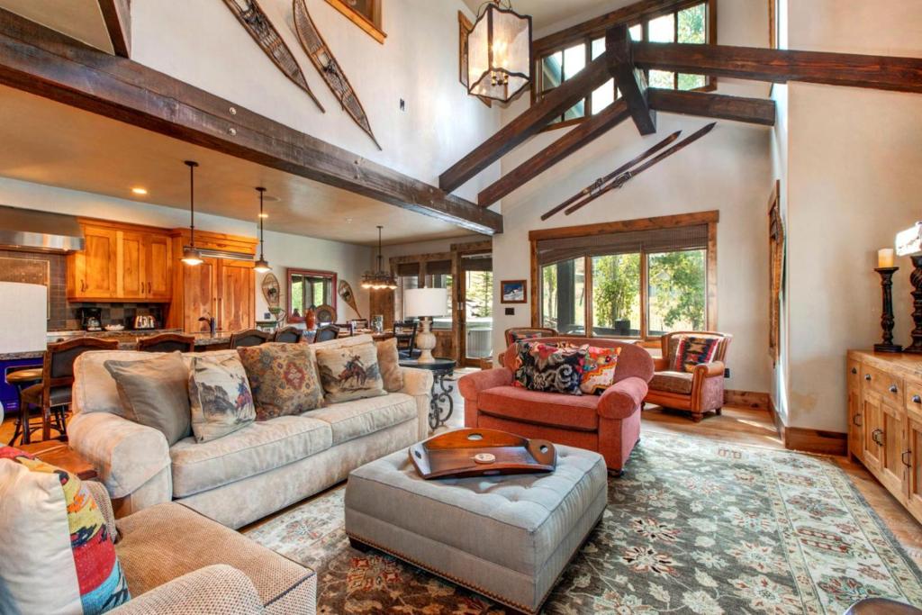 Rossi Hill 4 Bedrooms PRH-685 by KBM image