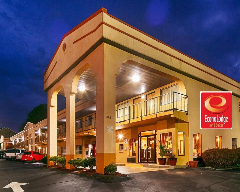 Econo Lodge Inn & Suites near Chickamauga Battlefield image