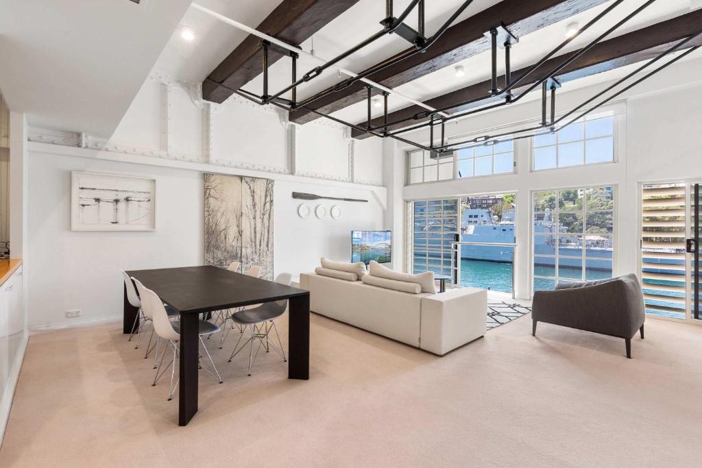 Spacious Waterfront Luxury at Woolloomooloo Wharf photo 1