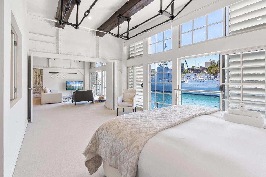 Spacious Waterfront Luxury at Woolloomooloo Wharf photo 4