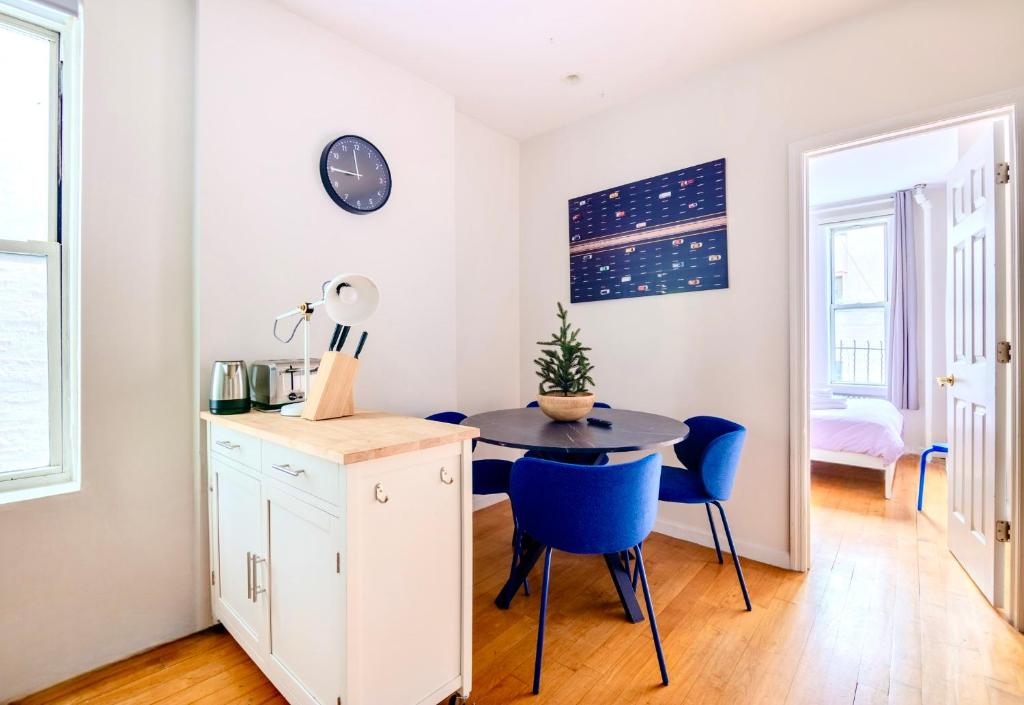 2 Bedroom Home In Lower Manhattan image