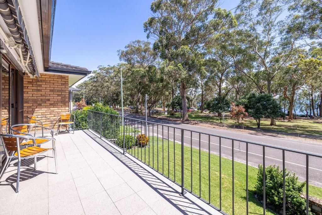 139 Government Rd - Pet Friendly, Air Con, WiFi, Water views photo 2