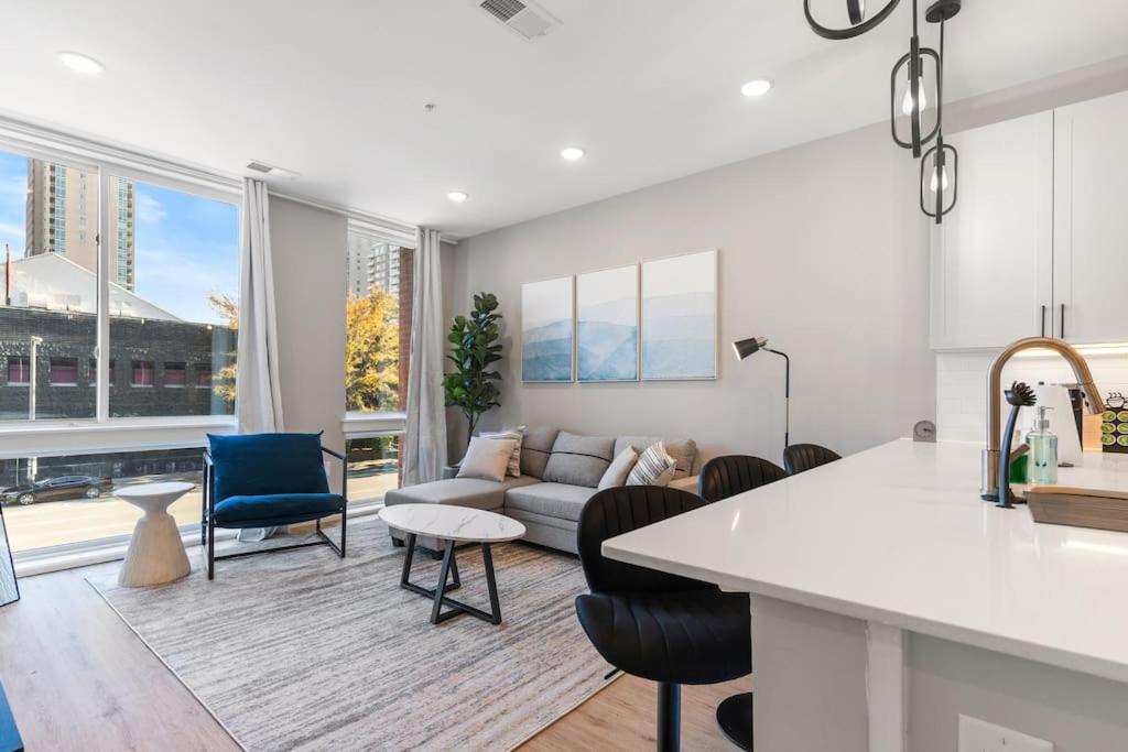 Sleeps 6 - Pier Views - Near Fishtown and Old City image