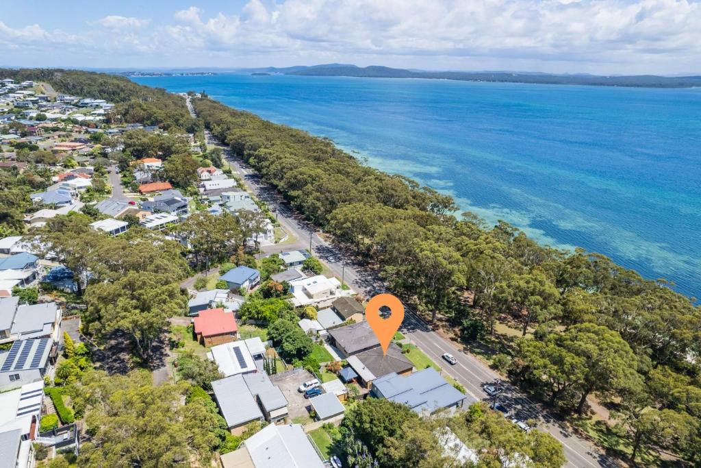 139 Government Rd - Pet Friendly, Air Con, WiFi, Water views photo 1