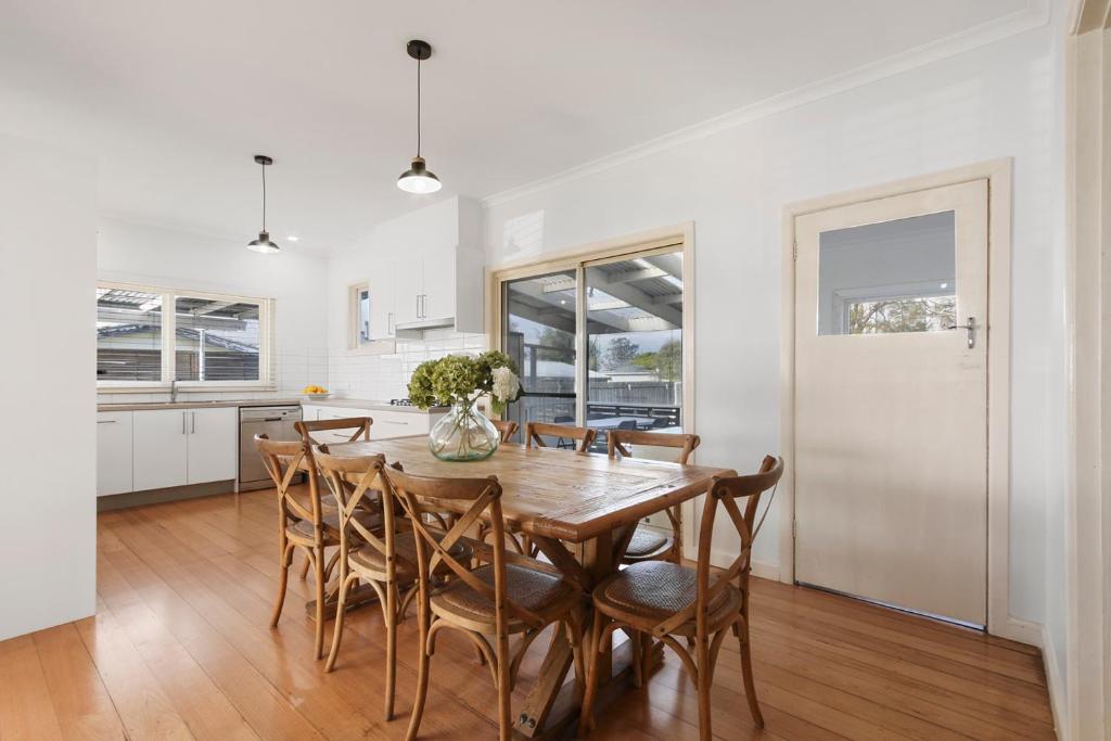 Cute, Comfy, Family and Pet friendly photo 1