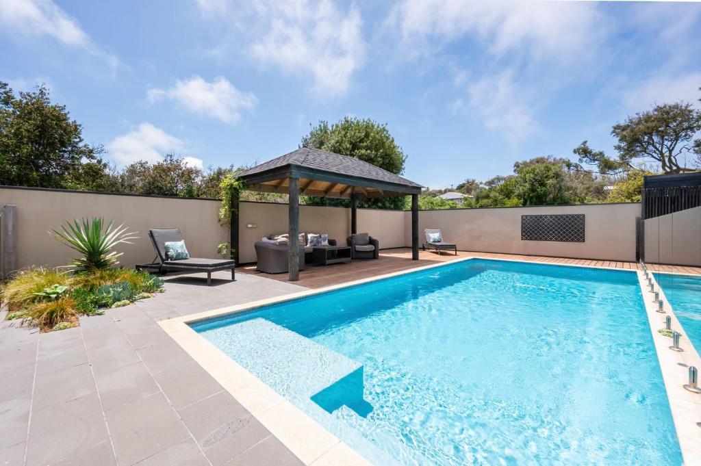 Sorrento Serenity - Pool, Theatre and Games Room, Walk to Beach and Shops photo 1