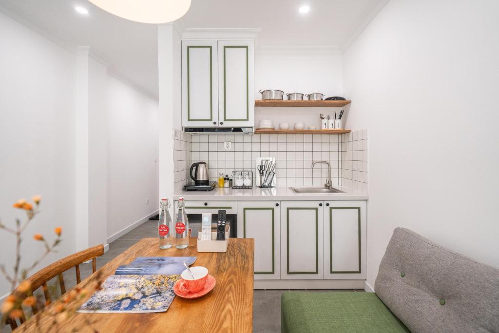 Green Decor Builing-Rooftop-Pool-Lift-Center