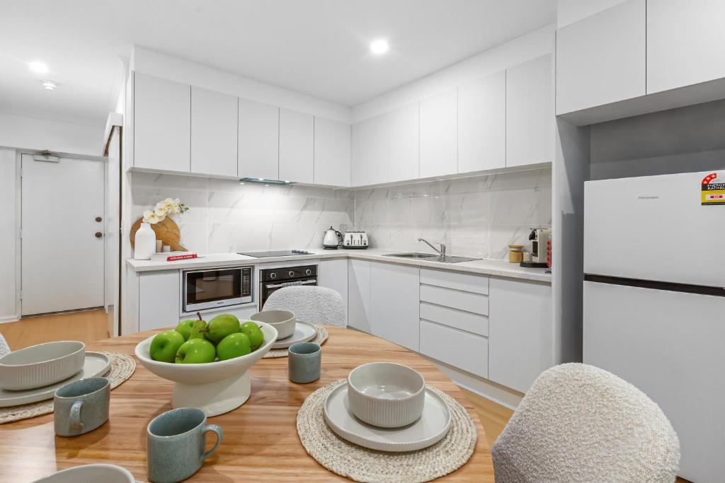 Chic East End Apartment photo 3