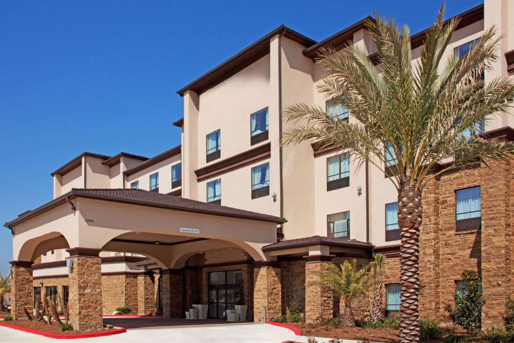 Wyndham Lake Charles image