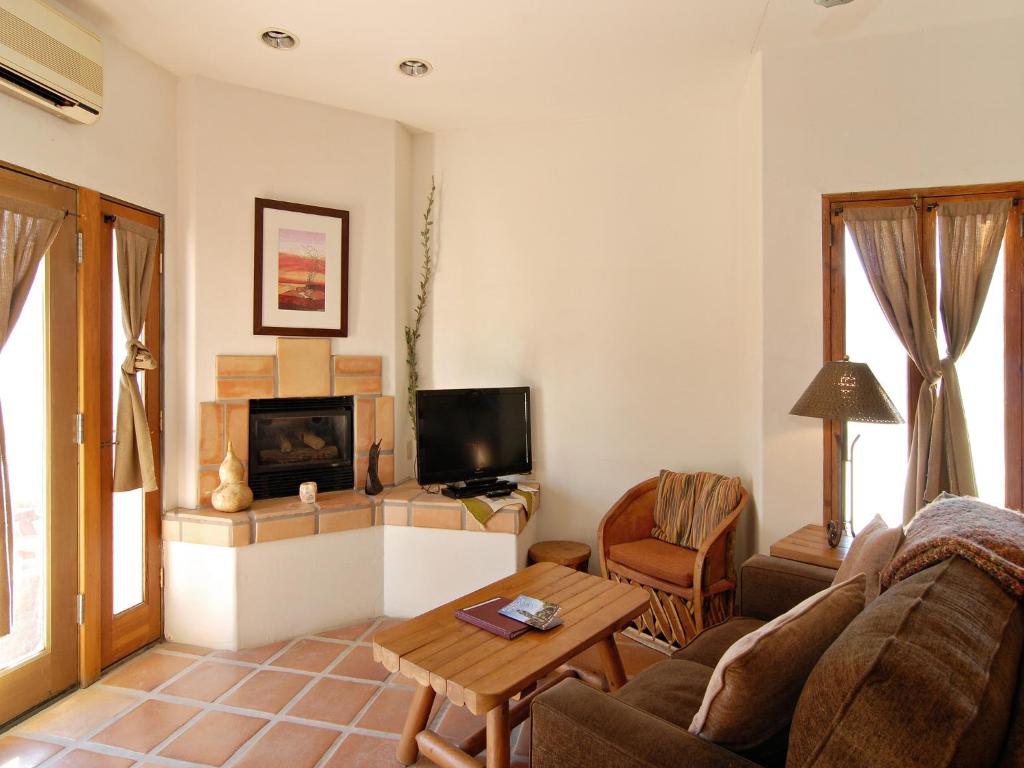 Borrego Valley Inn - Tap to explore photos