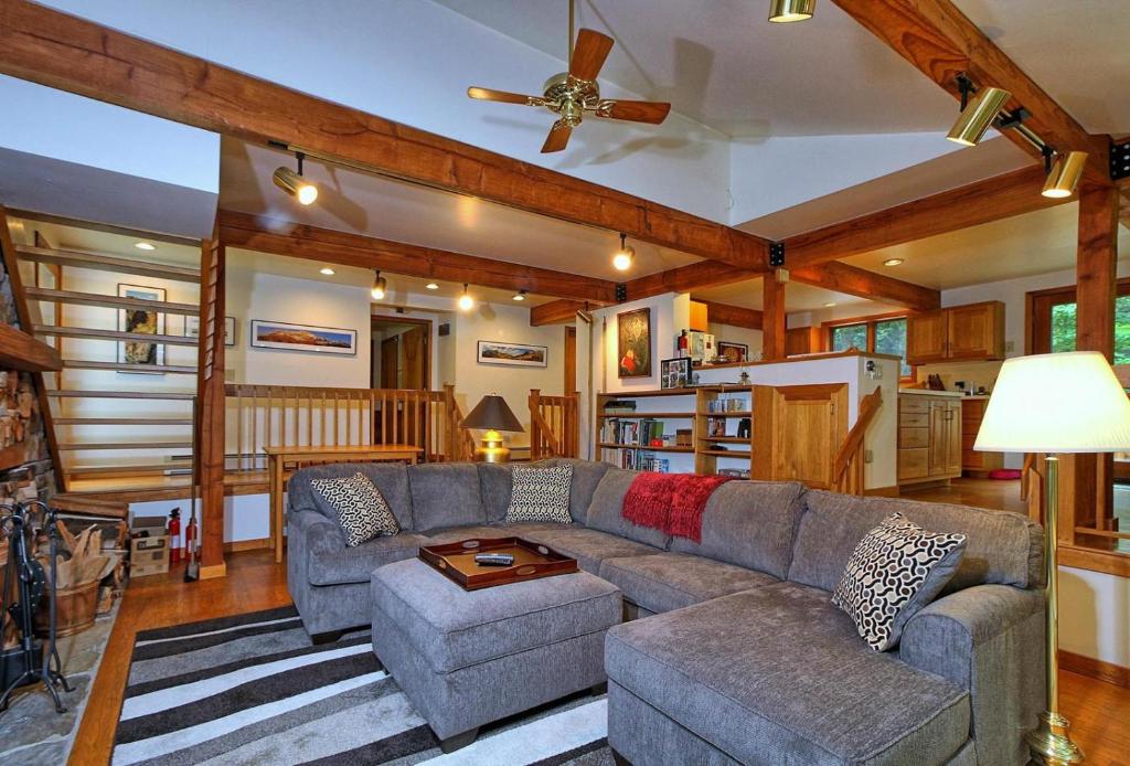 Lakewood Lodge image