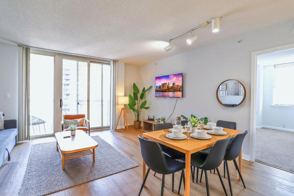Spacious Apartment Near Quincy Park! image