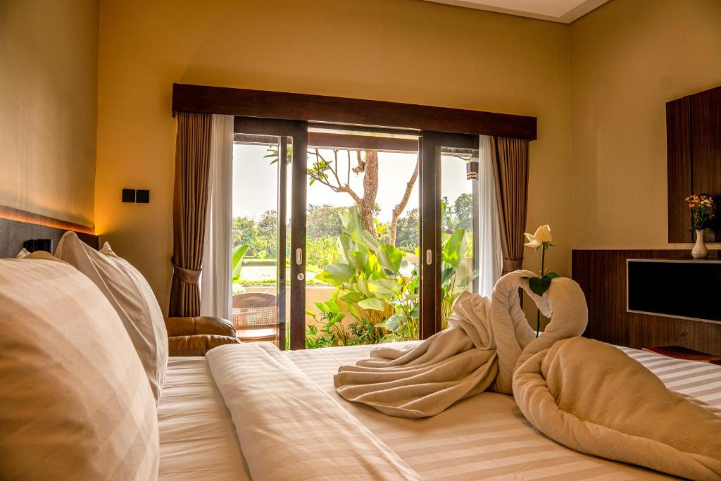 Tut Winten a Tranquil Living Villa Ubud - Tap to explore photos