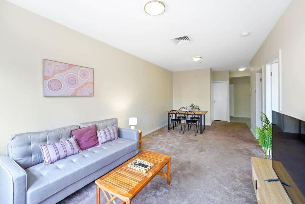 250E Apartments - CBD Home Base for 3 on Elizabeth photo 1