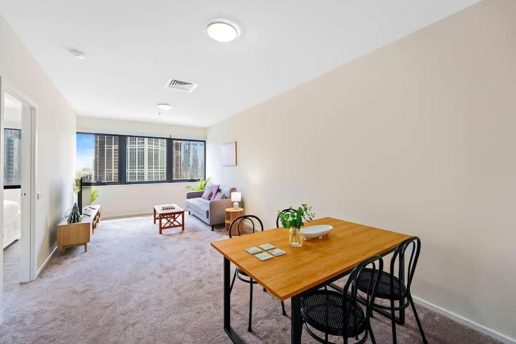 250E Apartments - CBD Home Base for 3 on Elizabeth photo 4
