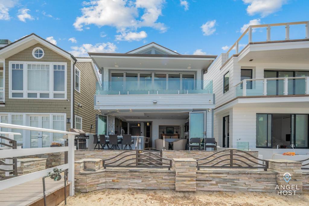 Waterfront Beach House on Newport Bay with Hot Tub image