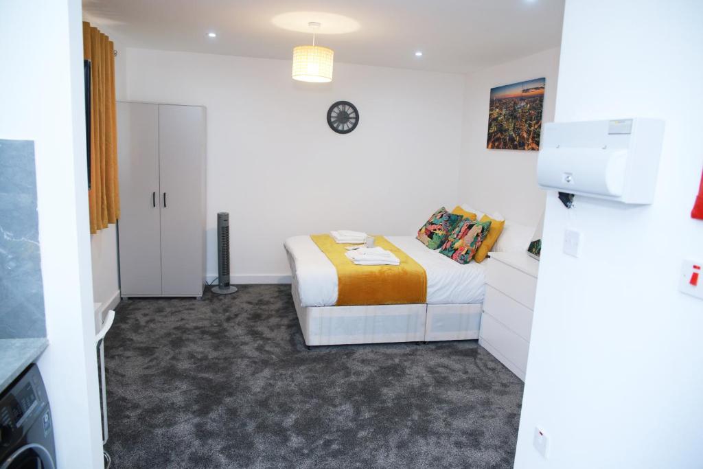 South Harrow Apartment - Tap to explore photos