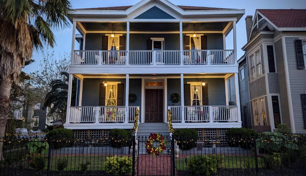 The 1890 Freeman House image