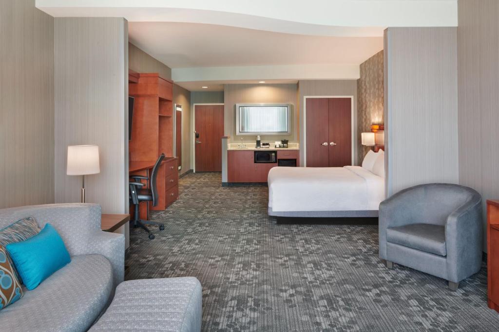 Courtyard by Marriott Ottawa East Room Type - Suite, 1 Bedroom