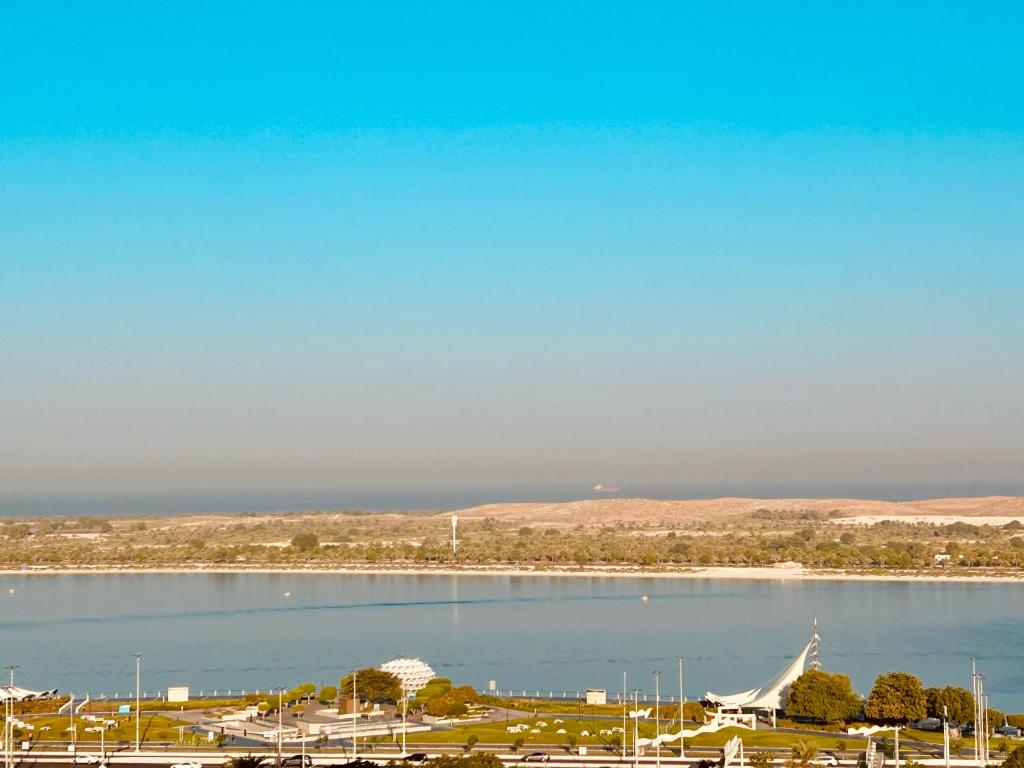 Panoramic Corniche Sea View Retreat photo 4
