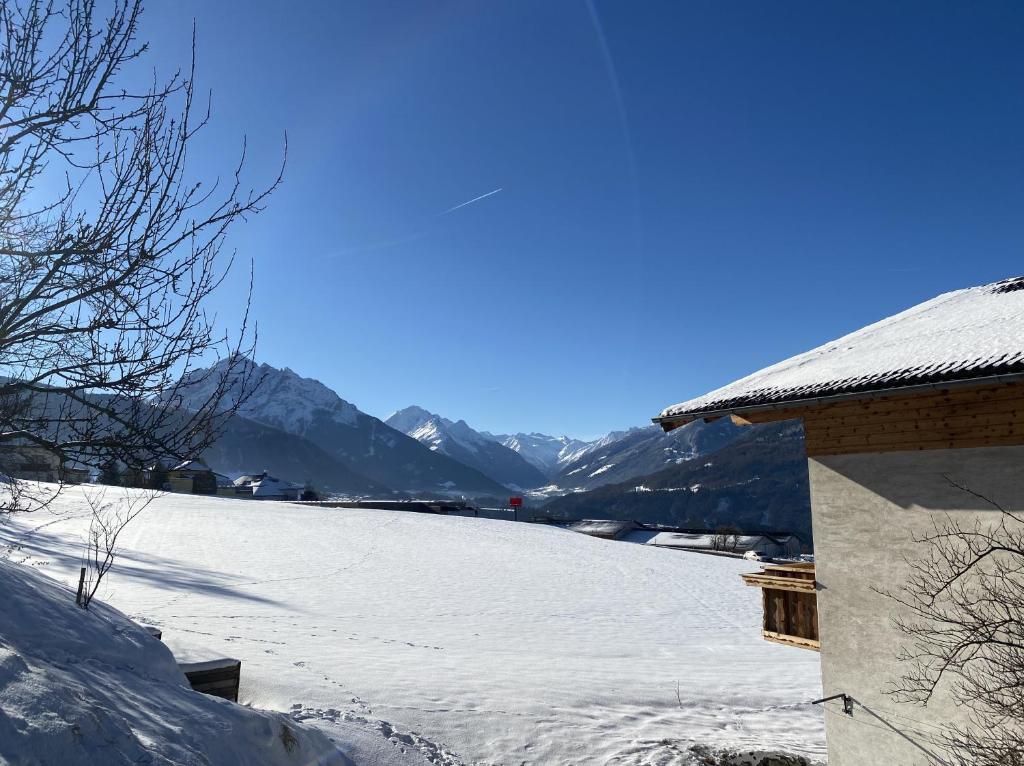 Apartment Wiesenhof - NATUR & WEITBLICK über Innsbruck - Ladestation für Elektroautos photo 2