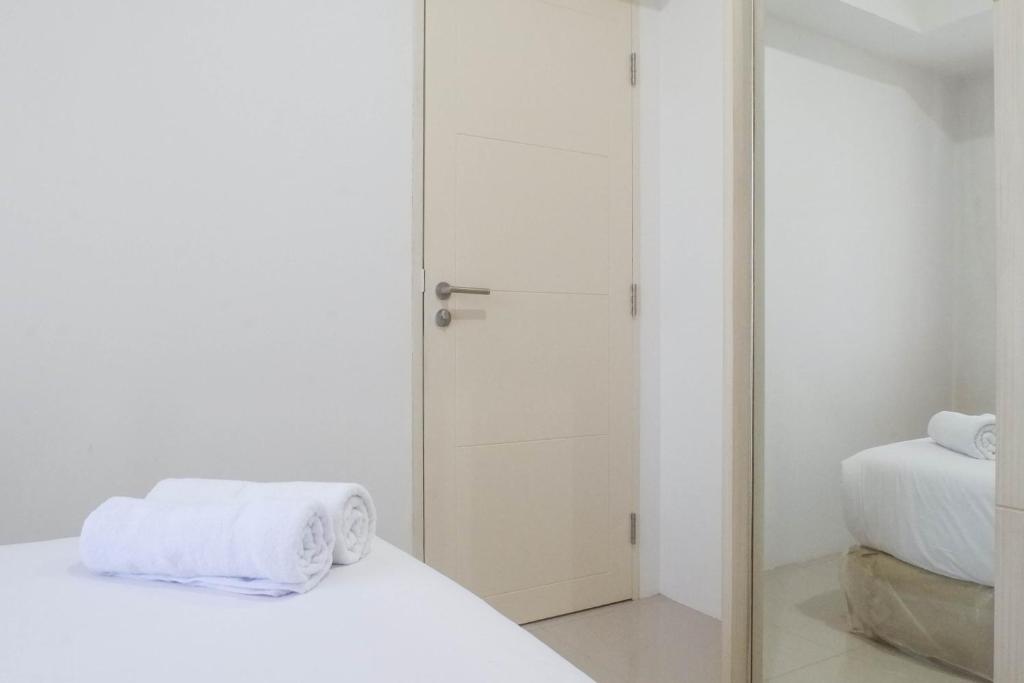 Relaxing and Serene 2BR Apartment at Tanglin Supermall Mansion By Travelio, Surabaya