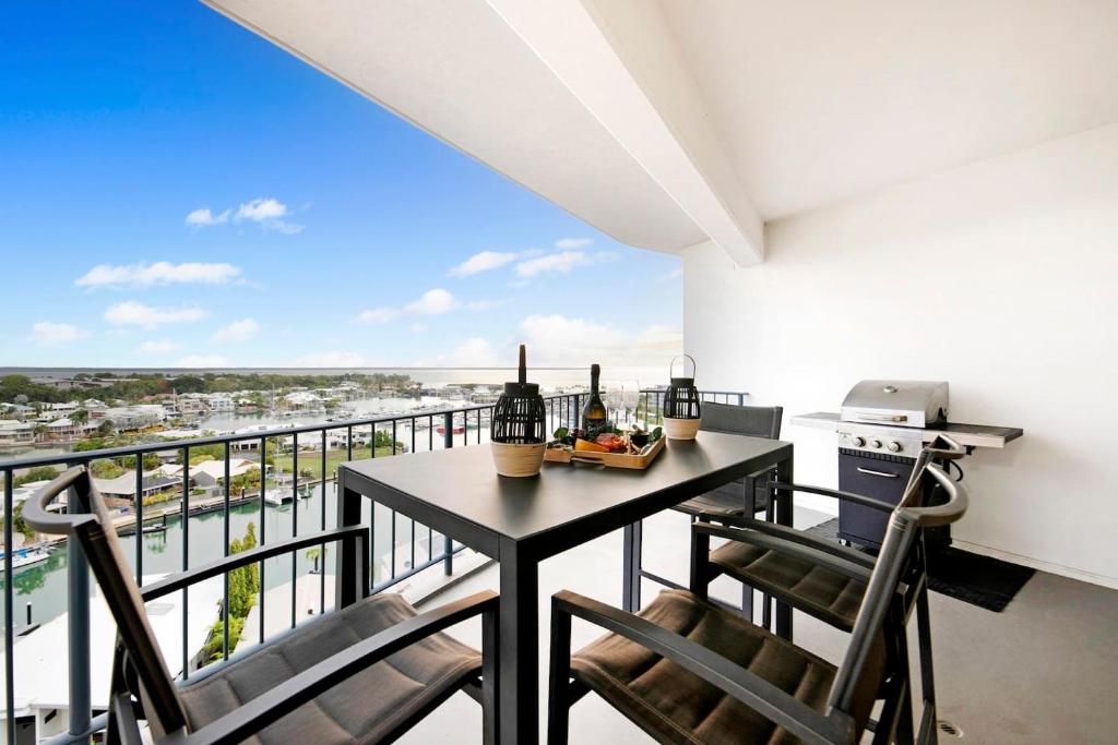 Sunset Penthouse - Unique Panoramic Rooftop Retreat photo 3