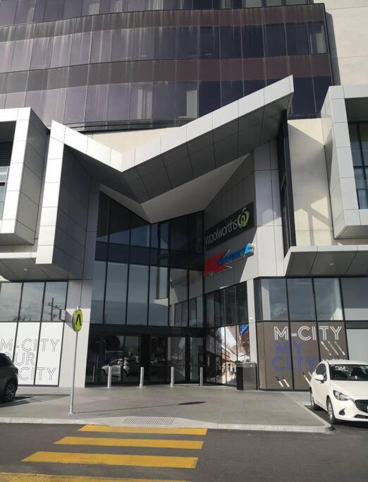 New house near Monash Hospital, just a 3-min walk photo 2