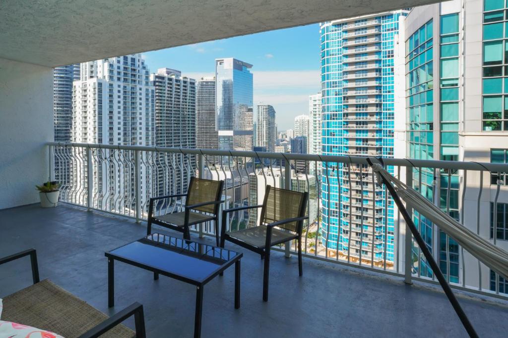 4 bed full condo in Miami with skyline & sea view image