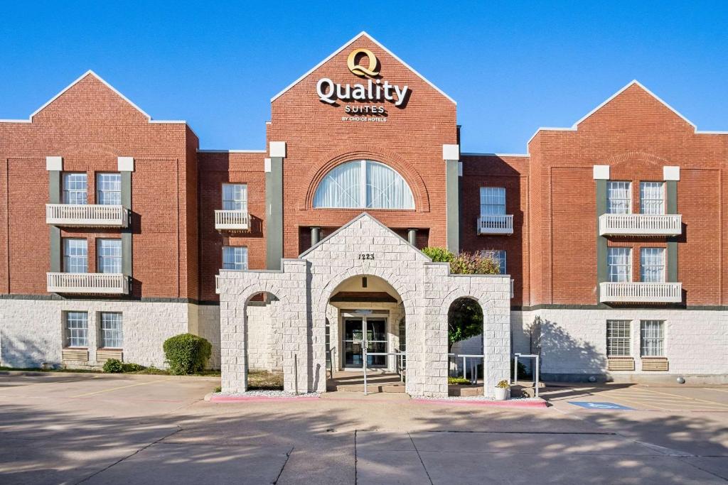 Quality Suites Las Colinas Center image