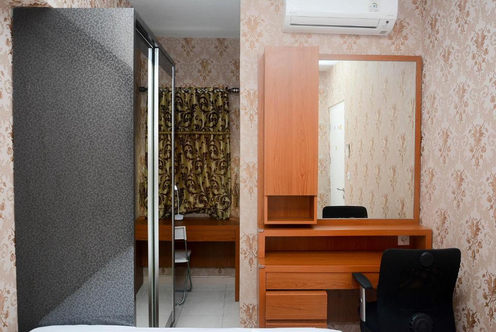 Modern 2BR Apartment Springlake Summarecon Bekasi By Travelio photo 2